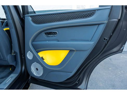 Used 2025 Bentley Bentayga image 38