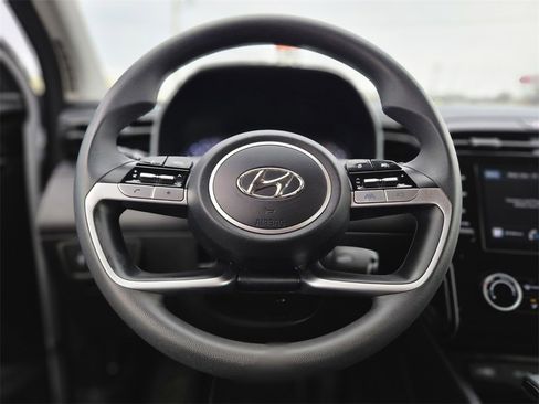 Used 2022 Hyundai Tucson SE image 19