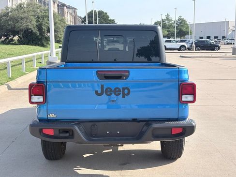 Used 2025 Jeep Gladiator Sport AWD/4WD image 5