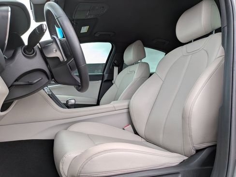Used 2023 Genesis G70 2.0T RWD image 13