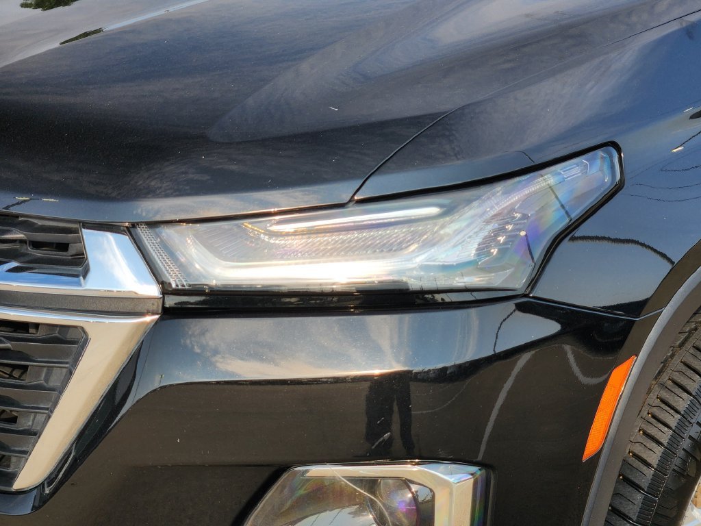 Used 2023 Chevrolet Traverse LS w/ Safety Package FWD image 9