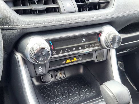 Used 2025 Toyota RAV4 LE image 21