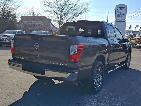 Used 2017 Nissan Titan SV image 4