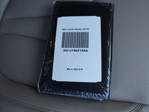 Used 2022 Lincoln Nautilus AWD w/ Premium Package image 23