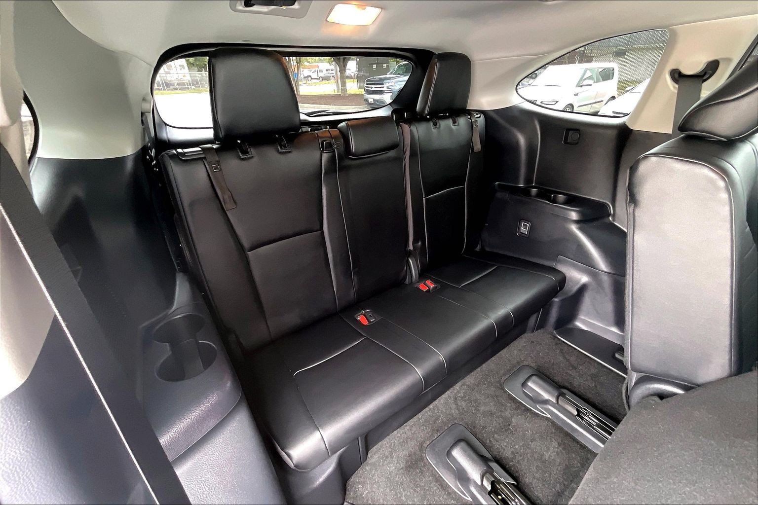 Used 2024 Toyota Highlander XLE AWD/4WD image 33