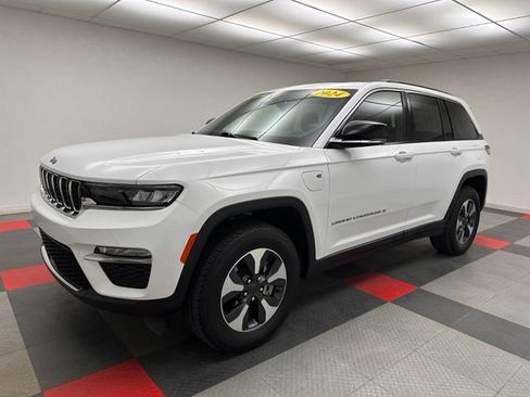 Used 2024 Jeep Grand Cherokee Limited 4xe AWD/4WD image 3