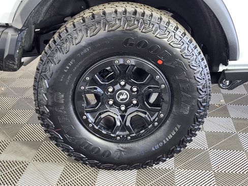 New 2025 Ford Bronco Badlands image 9