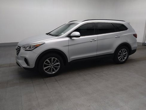 Used 2019 Hyundai Santa Fe XL SE FWD image 2