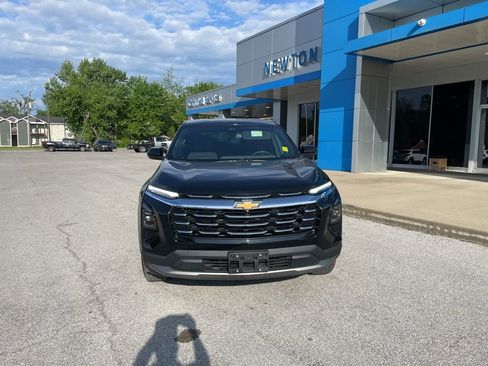 Used 2025 Chevrolet Equinox LT FWD image 3