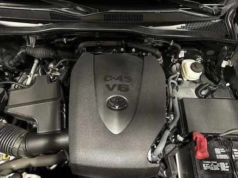 Certified 2023 Toyota Tacoma SR5 AWD/4WD image 12