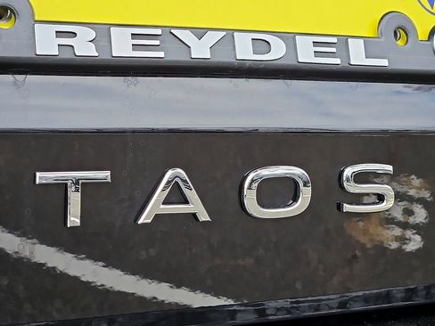 New 2026 Volkswagen Taos SE FWD image 22