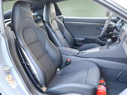 Used 2025 Porsche 718 Cayman GT4 RS RWD image 17