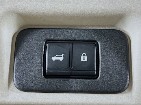 Used 2023 Nissan Ariya FWD image 30