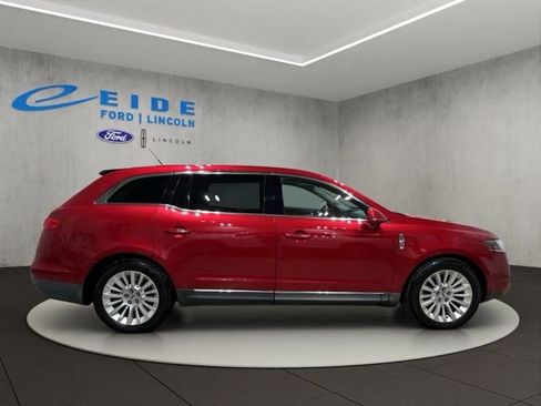 Used 2012 Lincoln MKT AWD image 7