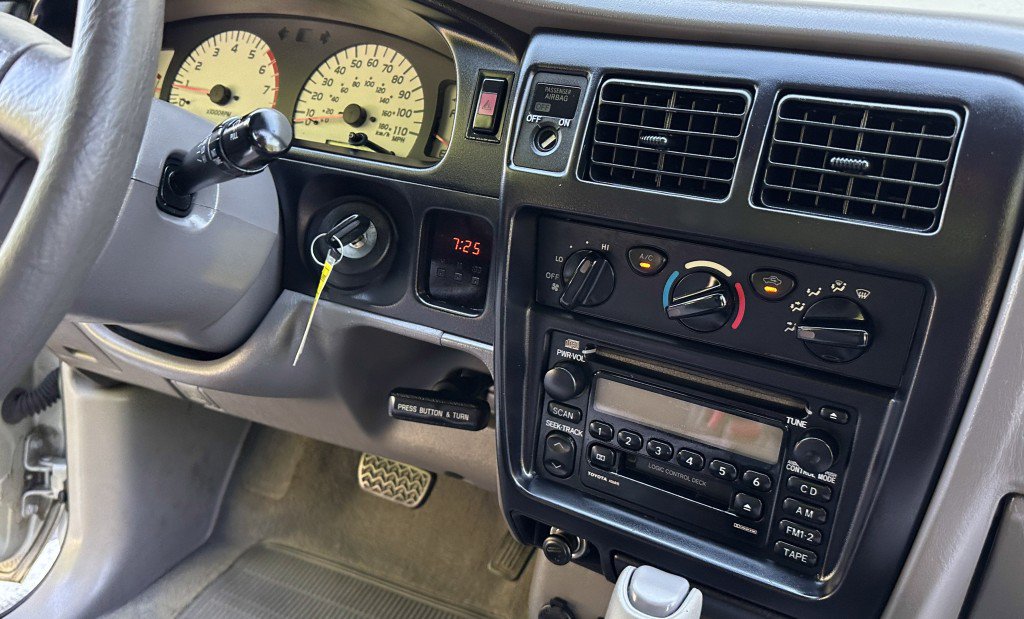 Used 2003 Toyota Tacoma 2WD Xtracab w/ SR5 Pkg image 27