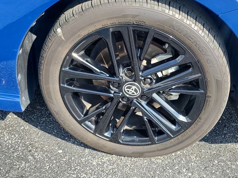 Used 2025 Toyota Camry SE w/ Convenience Package FWD image 9