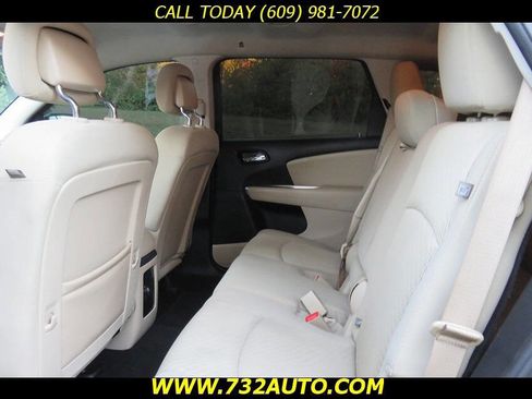 Used 2015 Dodge Journey SXT w/ Flexible Seating Group image 9