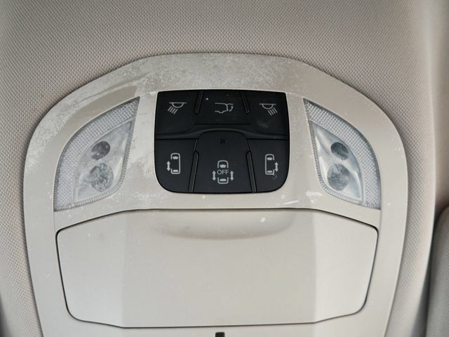 Used 2023 Chrysler Pacifica Touring-L FWD image 19