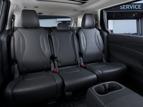 New 2026 Kia Carnival SX w/ SX Dark Edition Package image 16