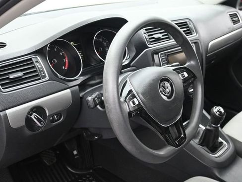 Used 2017 Volkswagen Jetta S image 16