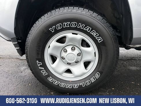 Used 2023 Toyota Tacoma SR AWD/4WD image 26