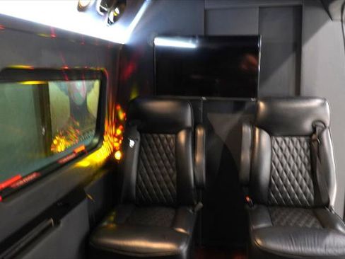 Used 2018 Mercedes-Benz Sprinter 2500 image 9