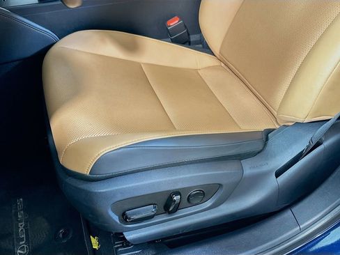 Used 2024 Lexus ES 350 w/ Premium Package FWD image 10