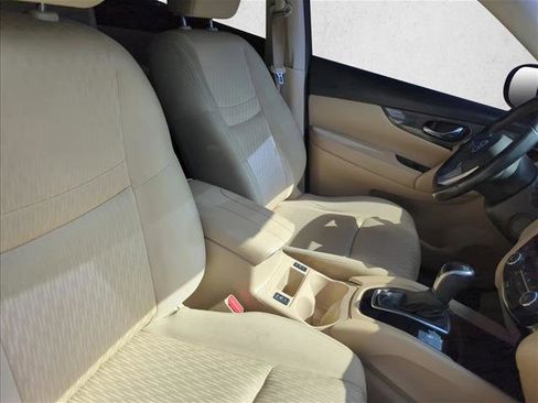 Used 2017 Nissan Rogue SV FWD image 23
