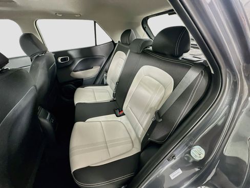 Used 2025 Hyundai Venue SEL FWD image 27