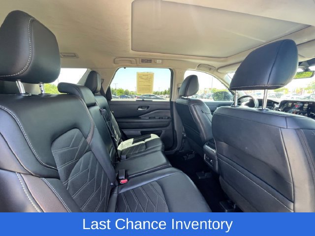 Certified 2023 Nissan Pathfinder Platinum w/ Cargo Package AWD/4WD image 29