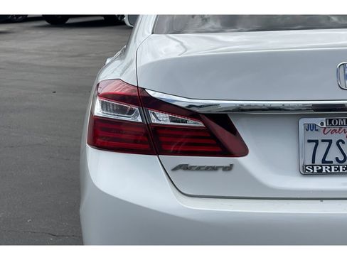Used 2017 Honda Accord EX image 14