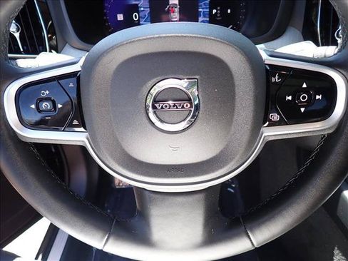 Used 2025 Volvo XC60 B5 Plus AWD/4WD image 18