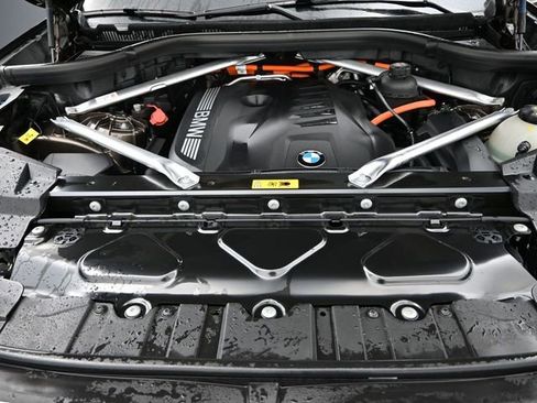Used 2025 BMW X5 xDrive50e w/ Executive Package image 18