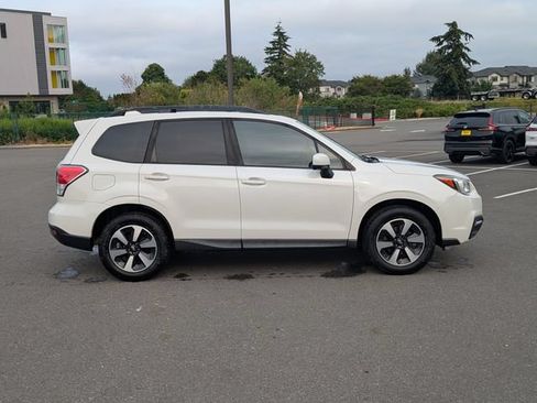 Used 2018 Subaru Forester 2.5i Premium w/ All-Weather Package AWD/4WD image 8