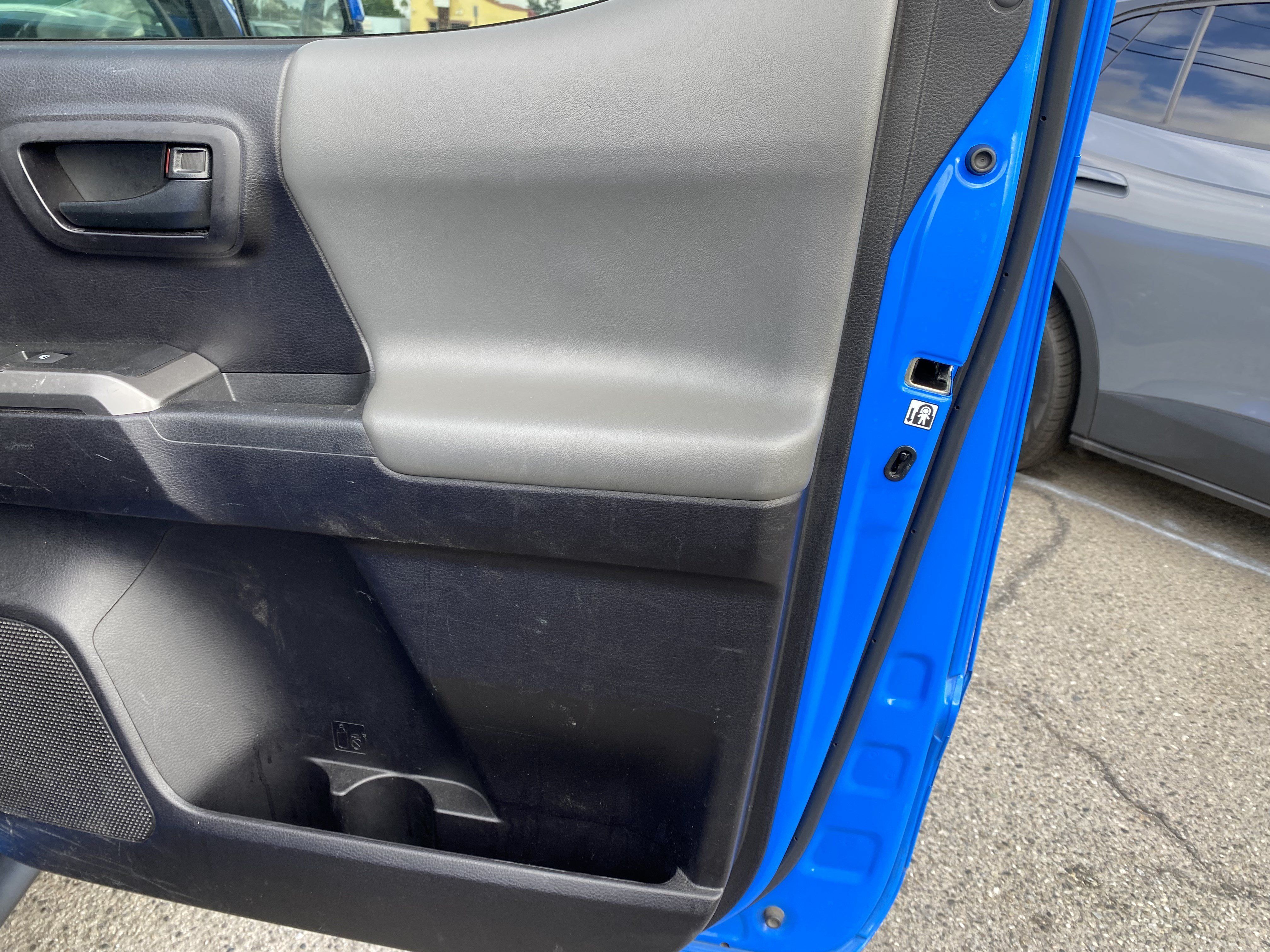 Used 2020 Toyota Tacoma SR5 RWD image 19