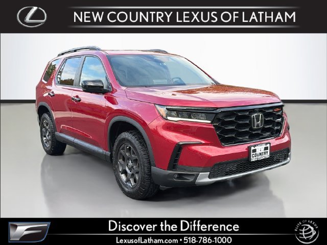 Used 2025 Honda Pilot TrailSport image 1