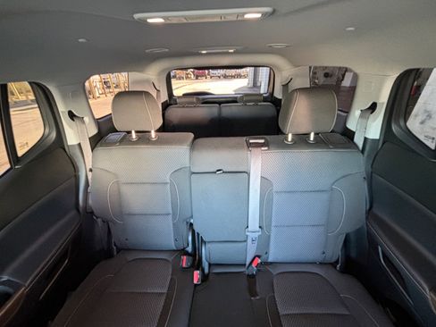 Certified 2023 GMC Acadia SLE w/ Driver Convenience Package image 5