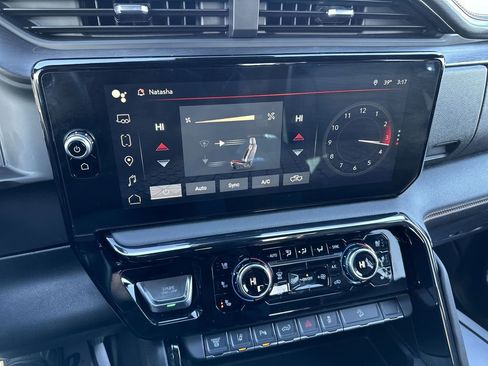 Used 2024 GMC Sierra 2500 AT4 image 18