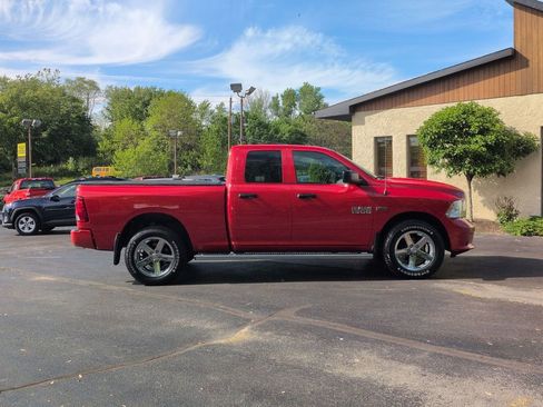 Used 2018 RAM 1500 Express w/ Express Value Package AWD/4WD image 4