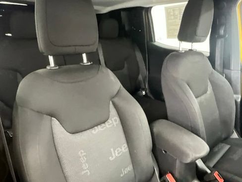 Used 2016 Jeep Renegade Latitude w/ Cold Weather Group AWD/4WD image 13