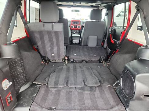 Used 2012 Jeep Wrangler Unlimited Sahara image 32