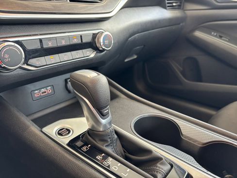 Used 2025 Nissan Altima 2.5 SV image 41