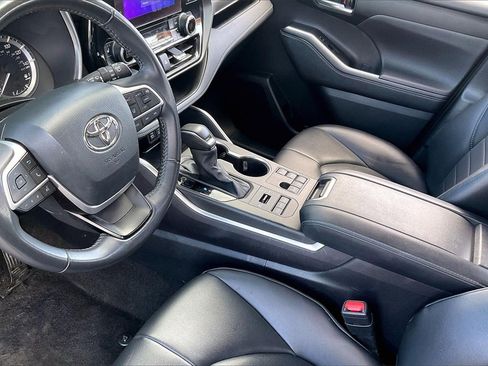 Used 2024 Toyota Highlander XLE image 14