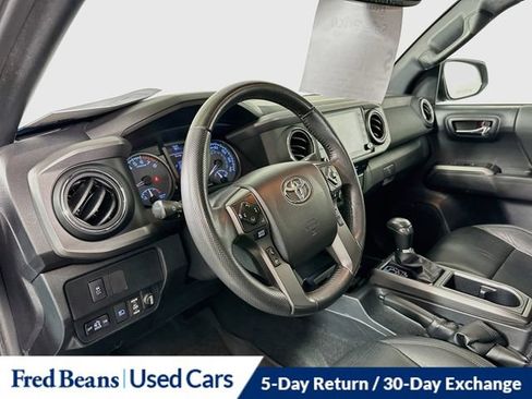 Used 2021 Toyota Tacoma TRD Off-Road w/ TRD Premium Off Road Package AWD/4WD image 13