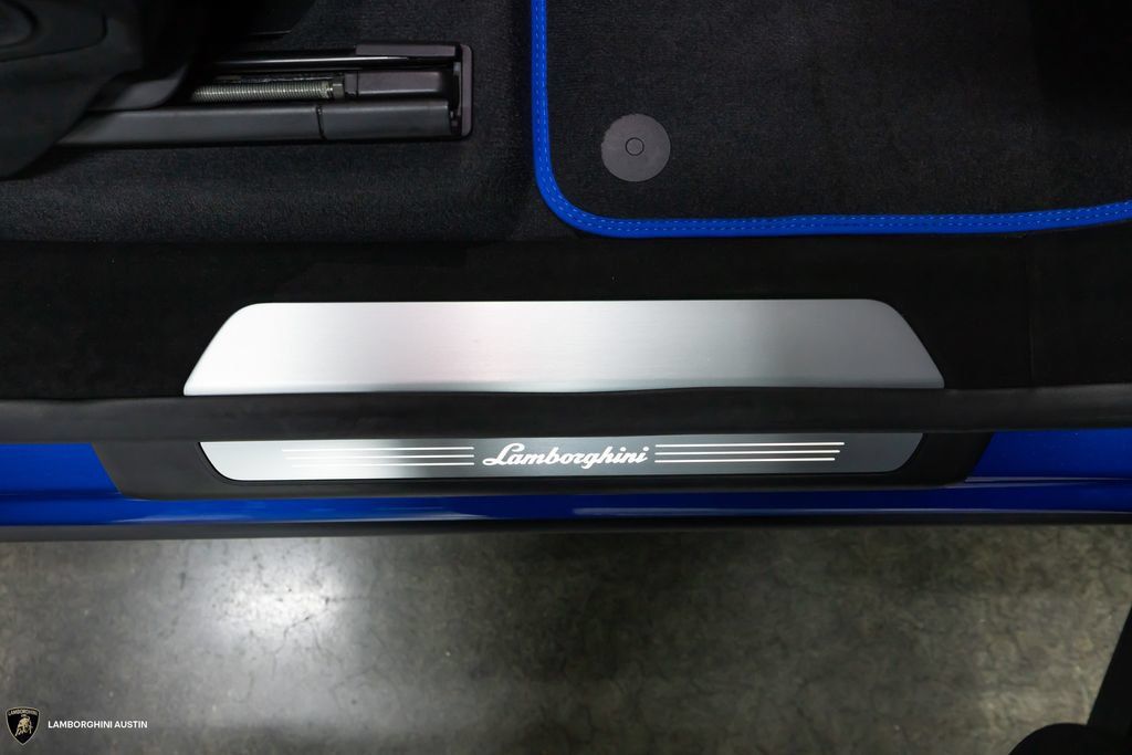 Used 2024 Lamborghini Urus Performante AWD/4WD image 42
