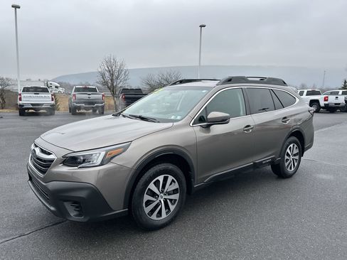 Used 2022 Subaru Outback Premium image 3