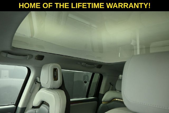 Used 2025 Rivian R1S Premium Dual AWD/4WD image 34