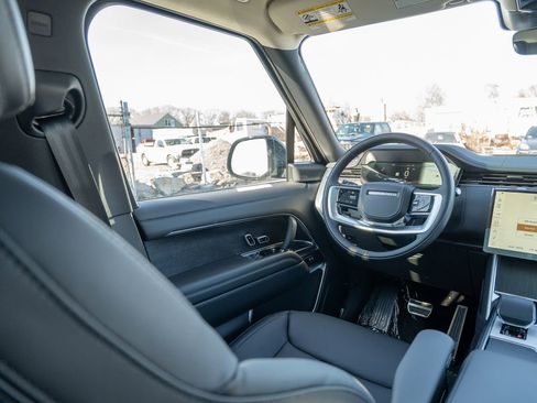New 2025 Land Rover Range Rover SE image 17