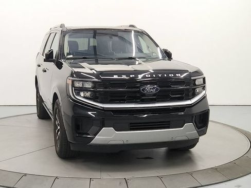 Used 2025 Ford Expedition Platinum AWD/4WD image 3
