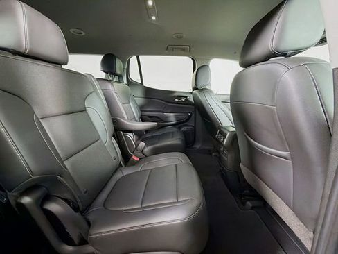 Used 2023 GMC Acadia SLT w/ Technology Package AWD/4WD image 31